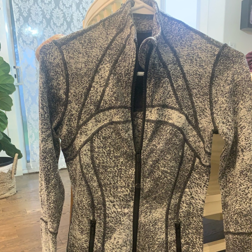 Lululemon Define Jacket, size 4, brand new without tags.
